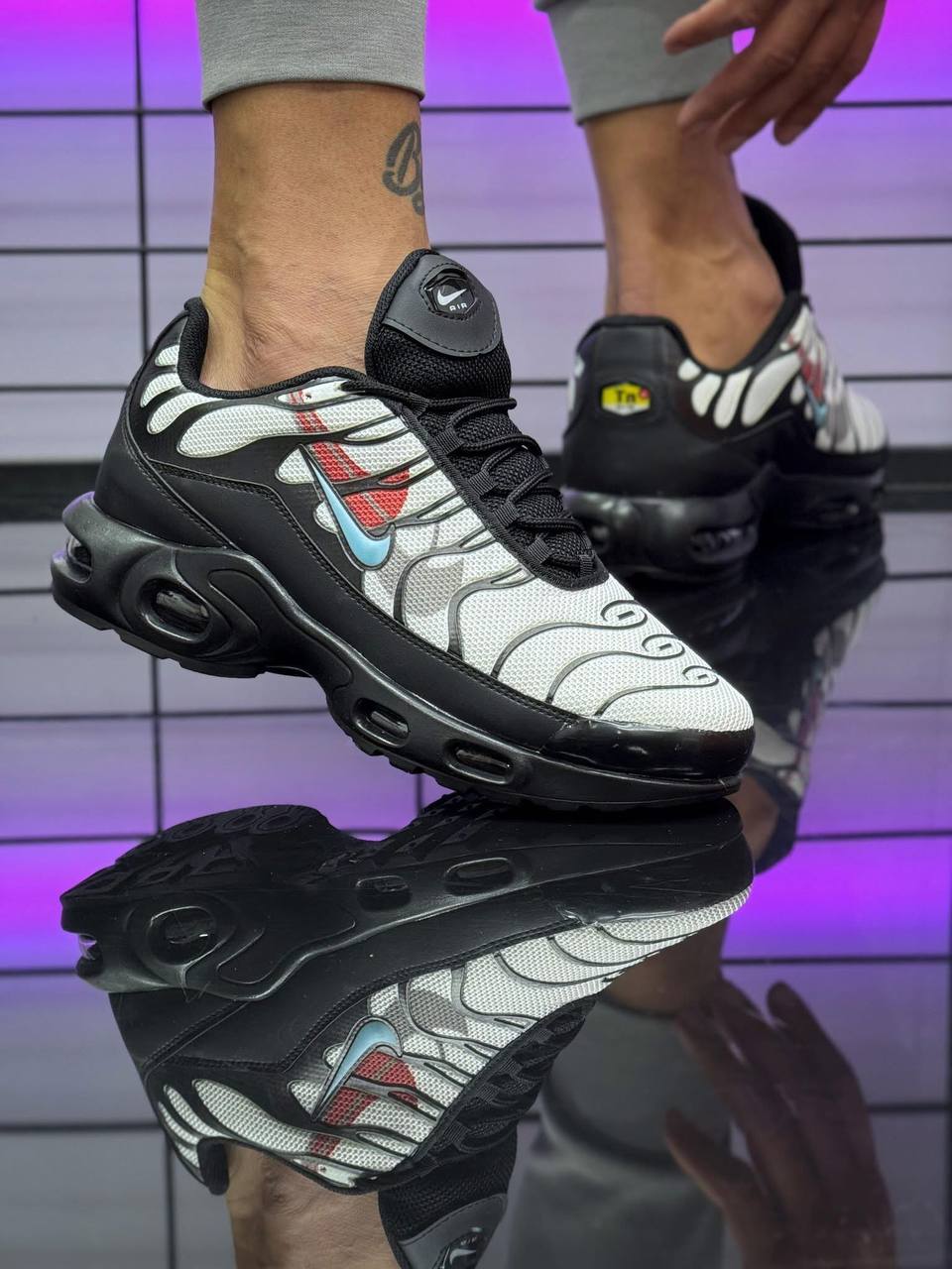 Adidasi Nike TN b